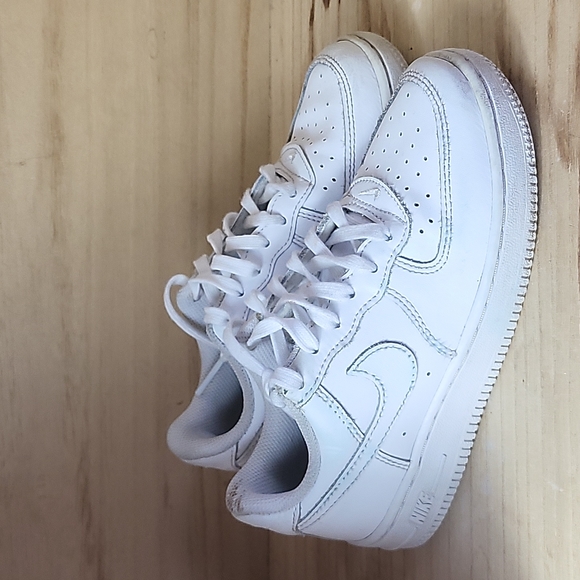 Nike Kids Low Top All White Air Force 1 Shoes - Picture 2 of 9